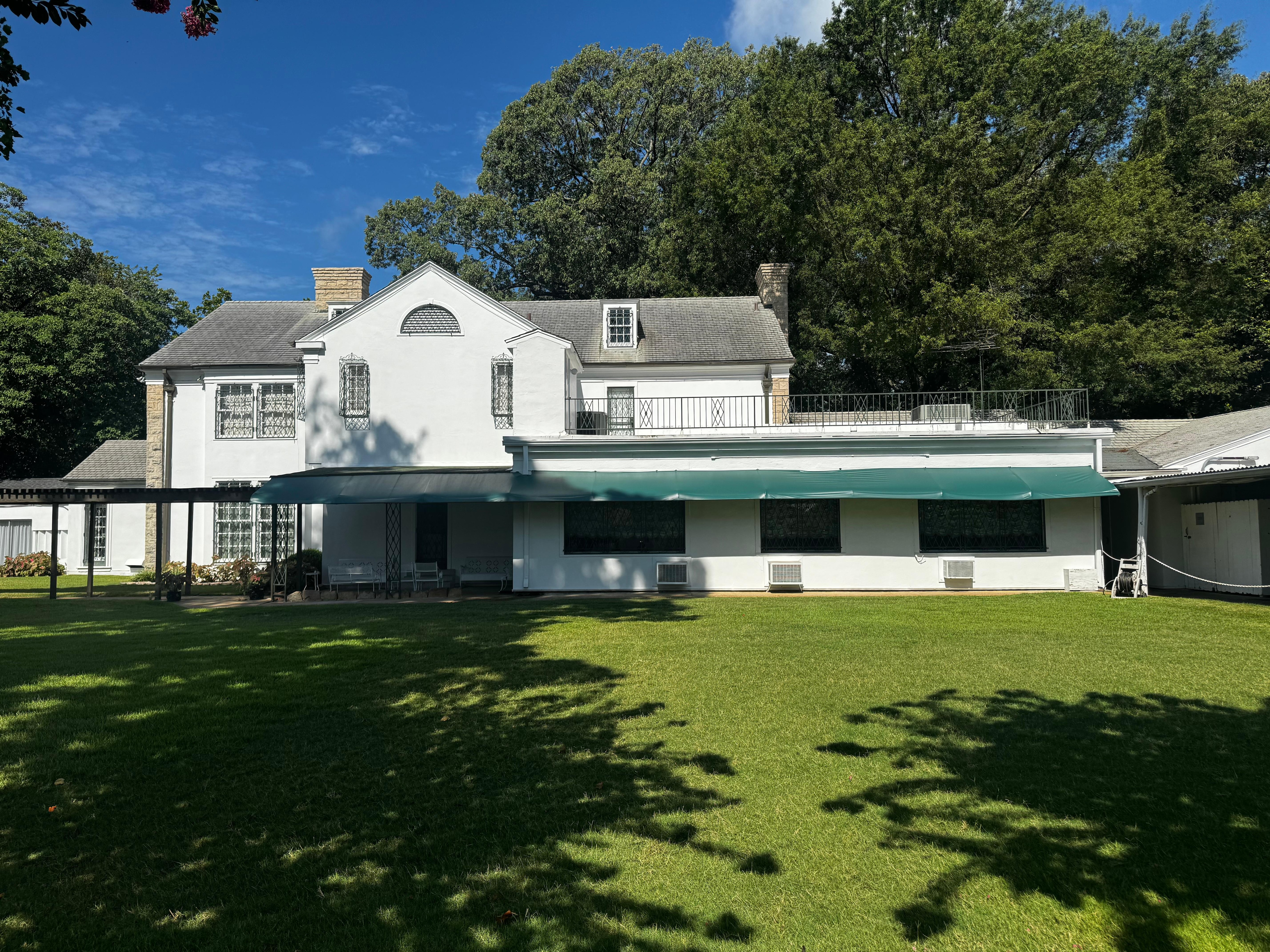 Elvis’ Mansion next to the hotel. 