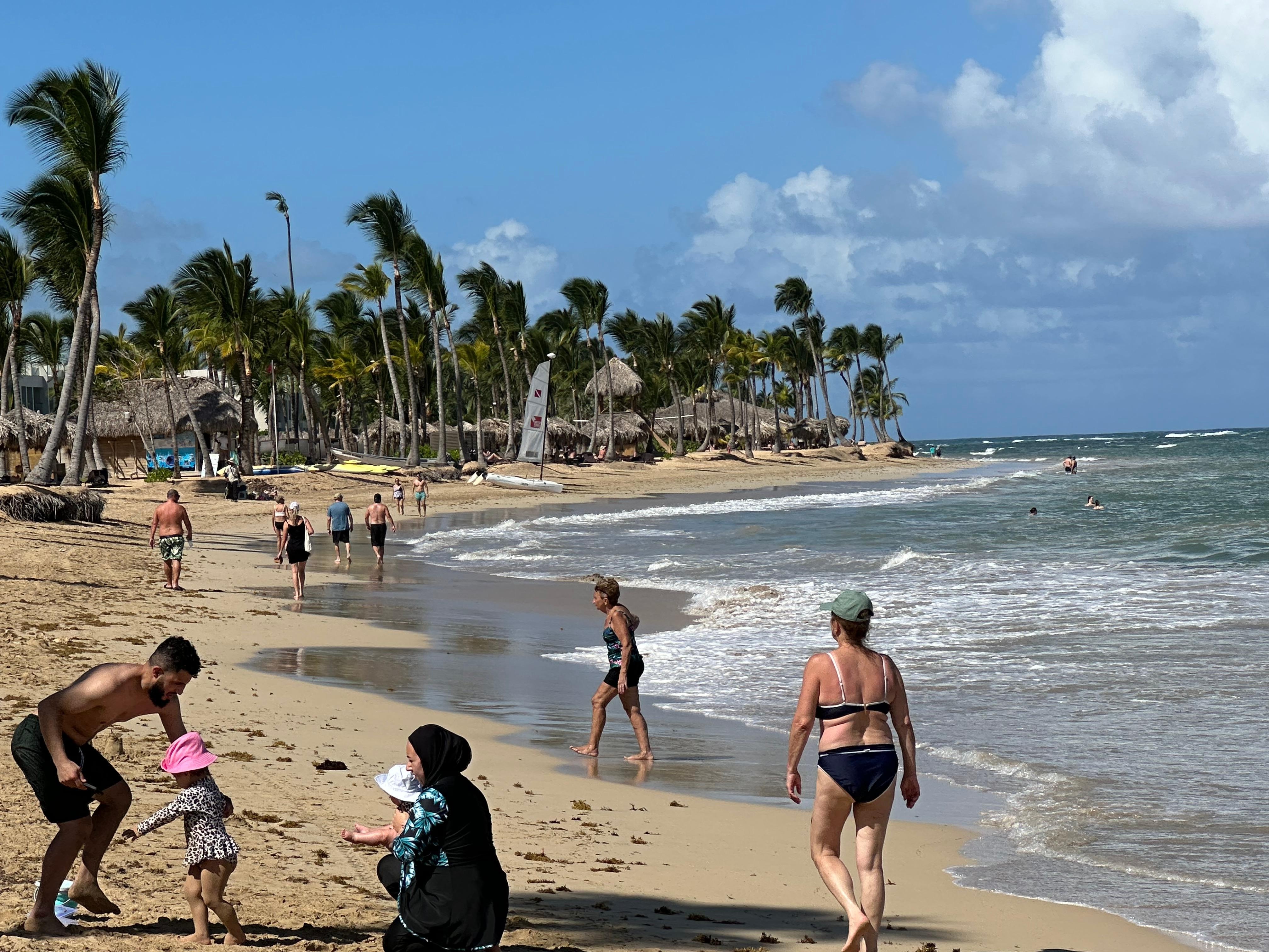 Excellent job at keeping the beach clean! 