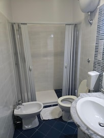 Salle de bain pas comme les photos de la réservation