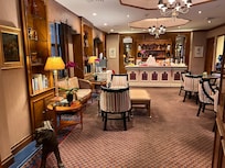 Adorable Lounge and Breakfast Room!