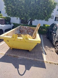 Contenedor en una Cochera