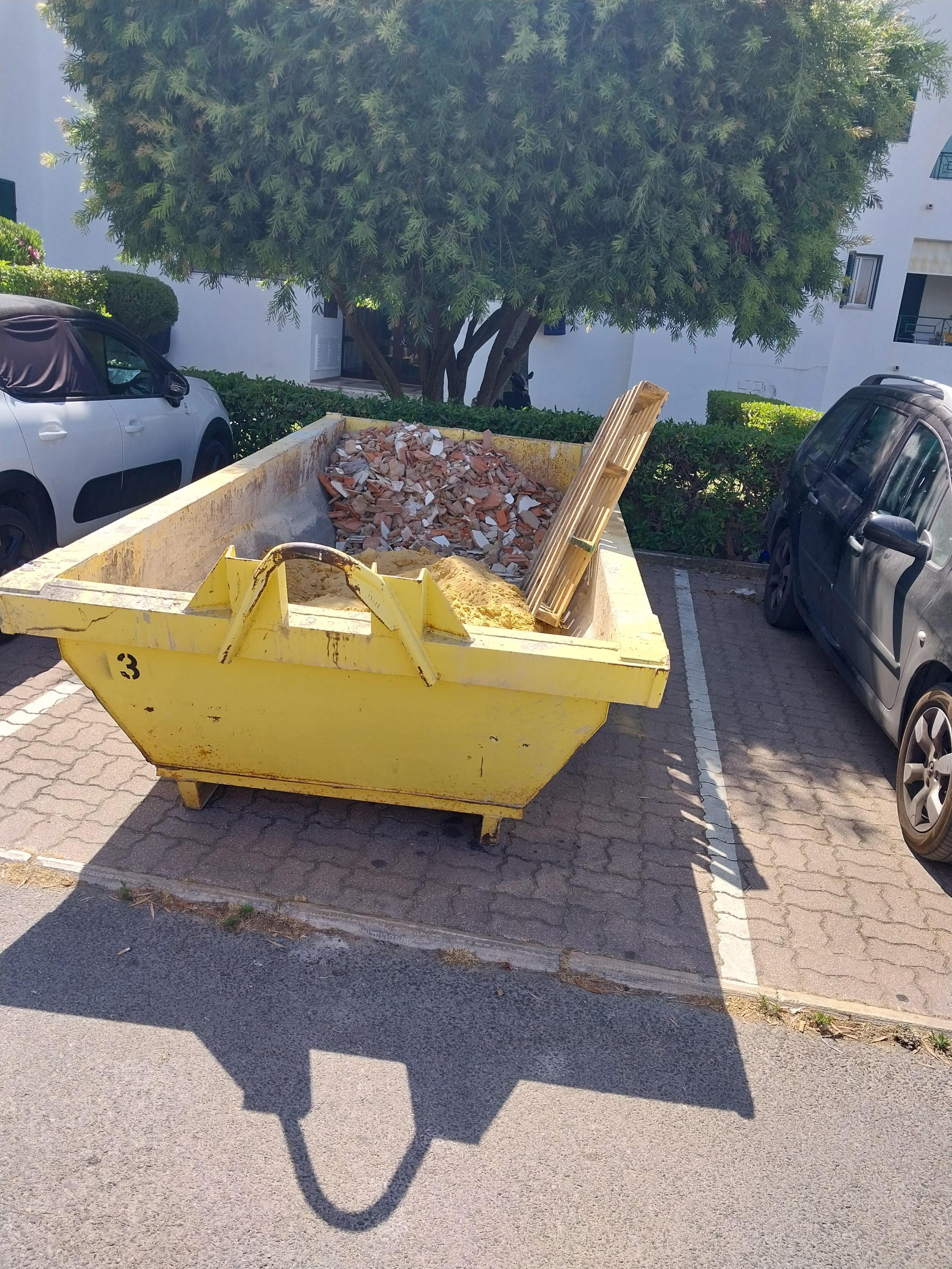 Contenedor en una Cochera