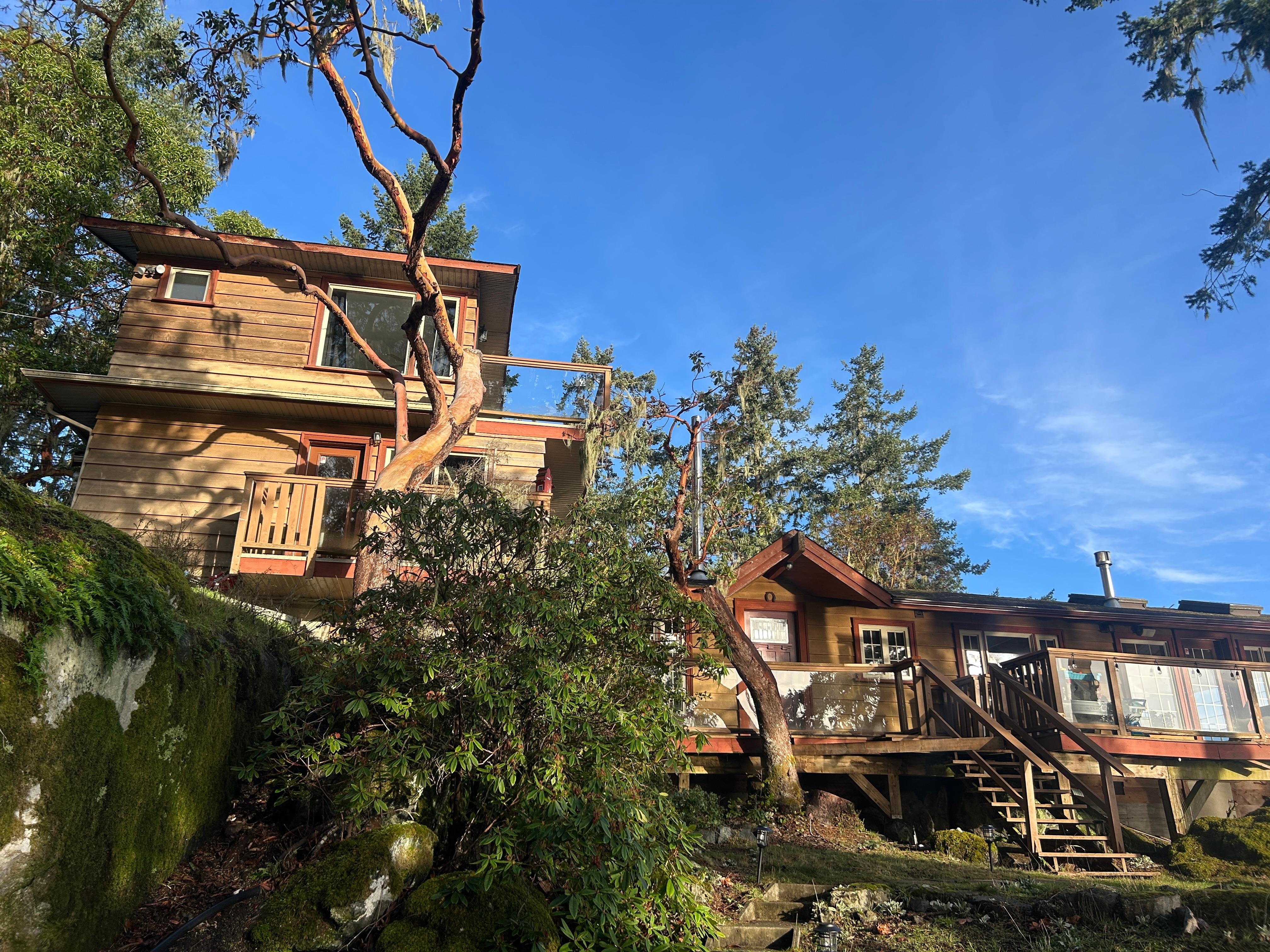 View walking up to the house 