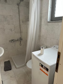 Washing machine right next to toilet, if you are left handed you would have a problem