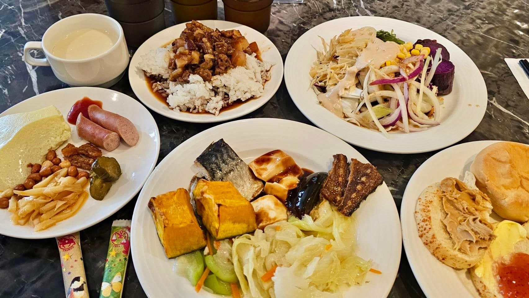 朝食