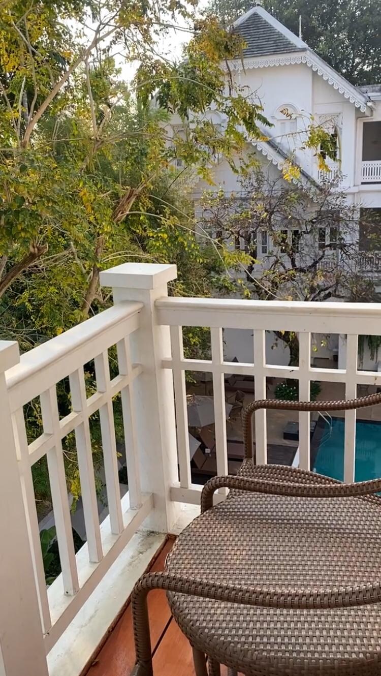 Corner balcony 