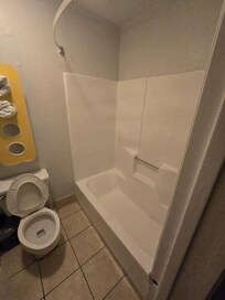 bathroom, no shower curtain