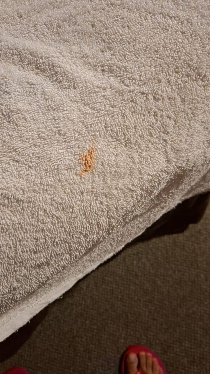 Toalla manchada de sangre