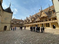 La cour des hospices