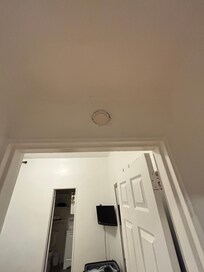 No apparent smoke or CO2 detector.