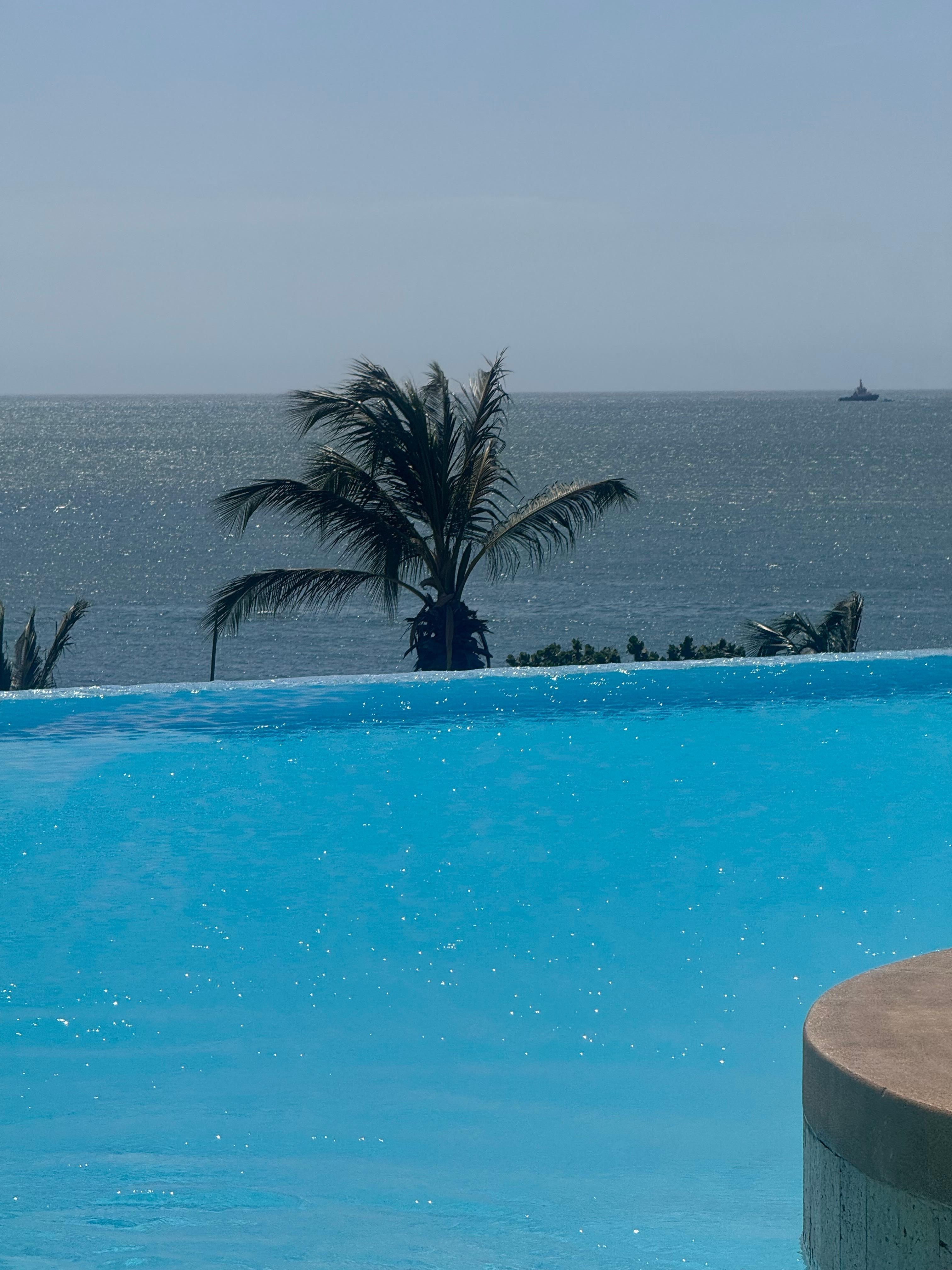 View from Irotama Del Sol Pool espectacular 