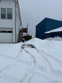 Stairs are designed to not be a slipping hazard when it snows, which was a concern when I was booking.