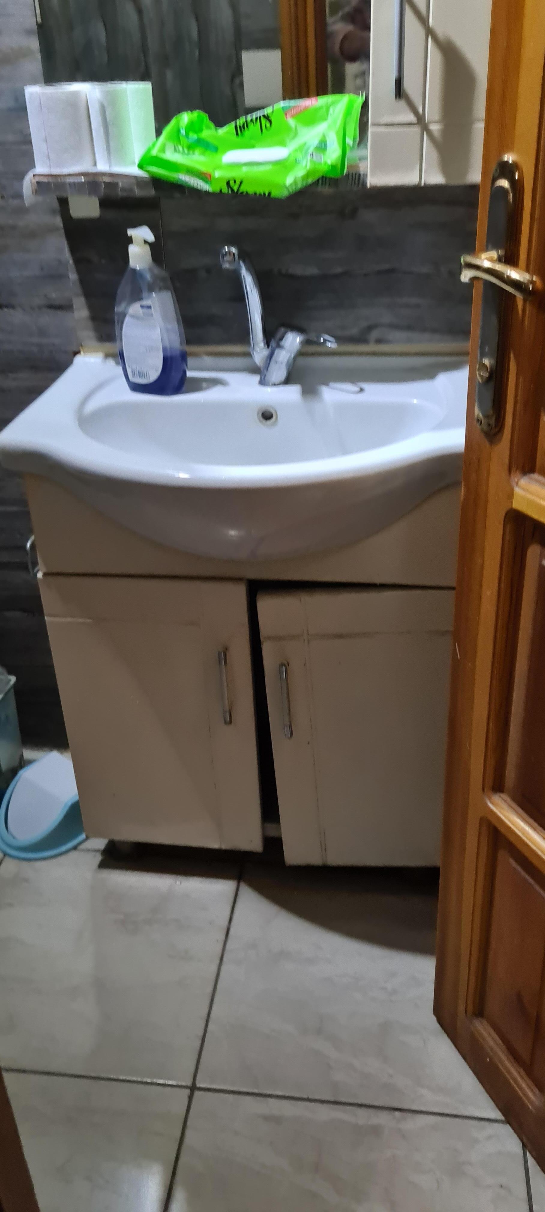 Banyo dolabı bozuk