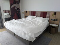 Bett ok, Klimanlage leider zu laut, wenn aus, dann hörte man die Nachbarsklimaanlage
