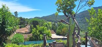 Vue terrasse niveau intermédiaire, entrée de la maison