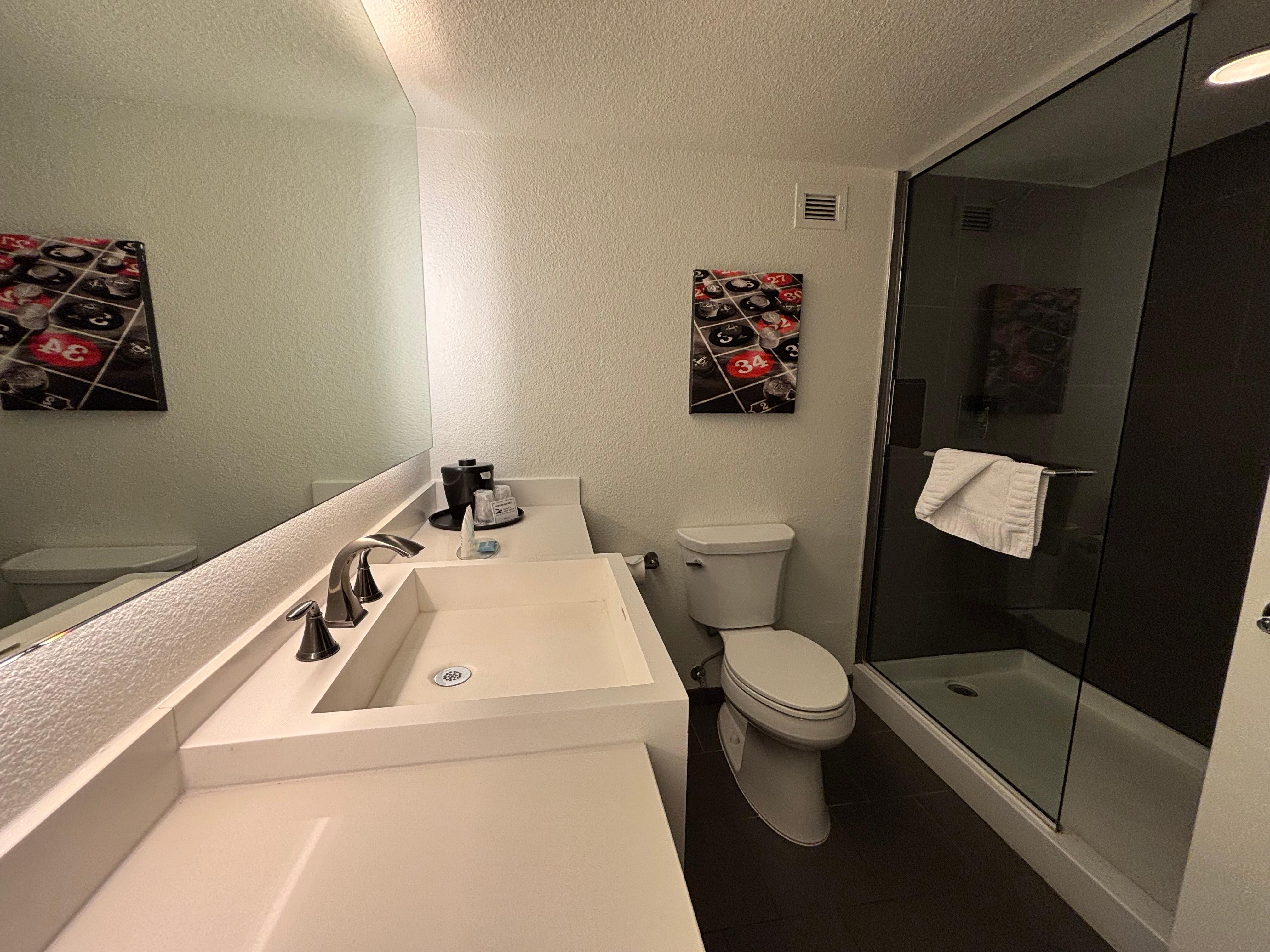 Sdb rénovée avec douche 