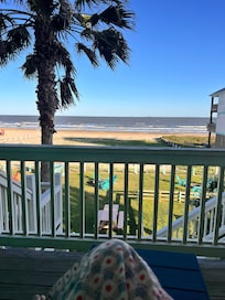 It was unbelievably quiet! The perfect dose of relaxation I needed!