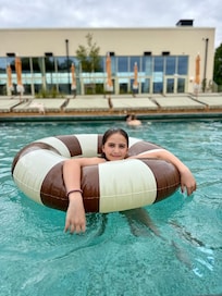 Pool med flytringar