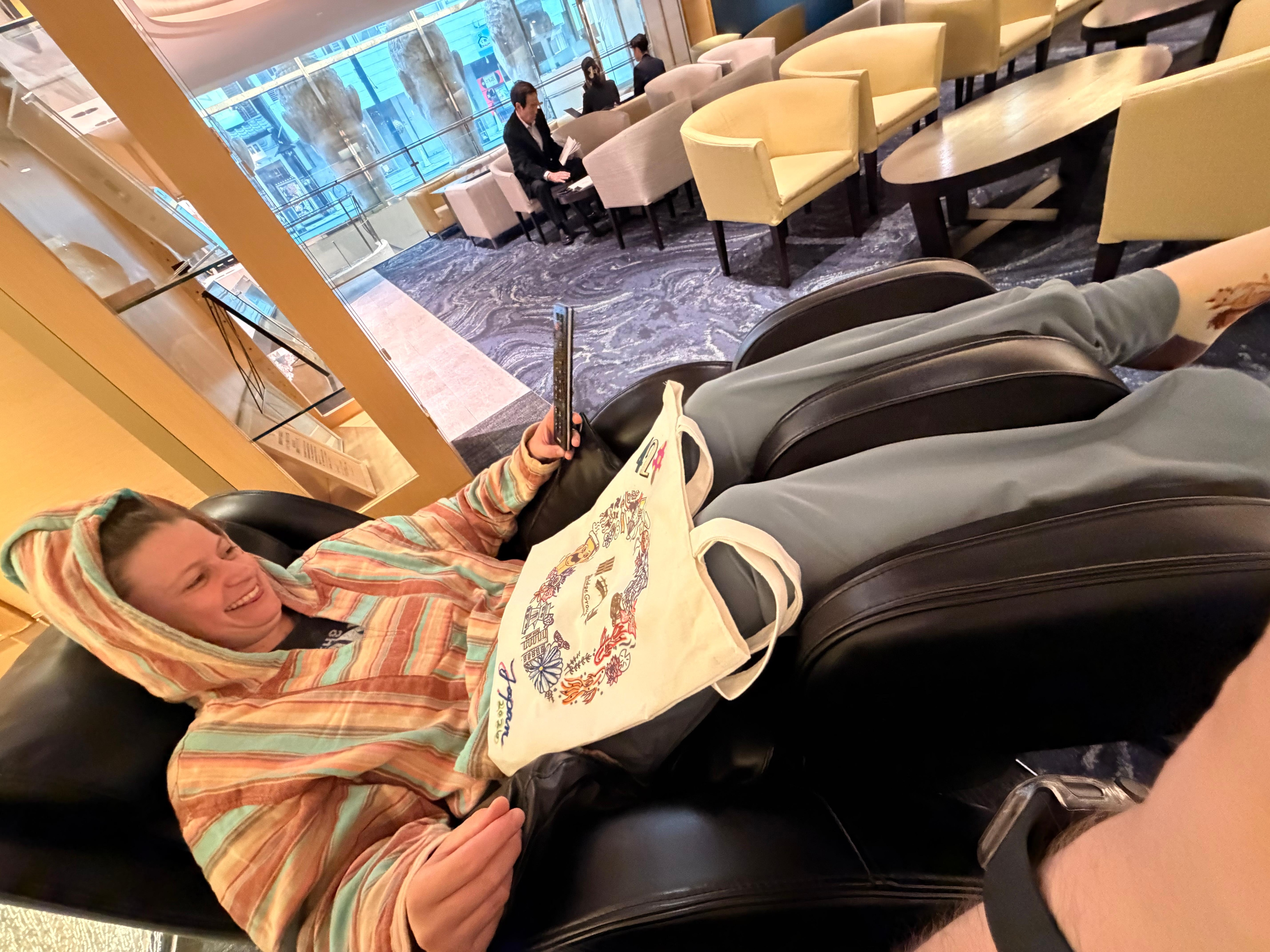 The massage chairs in the lobby are on point!