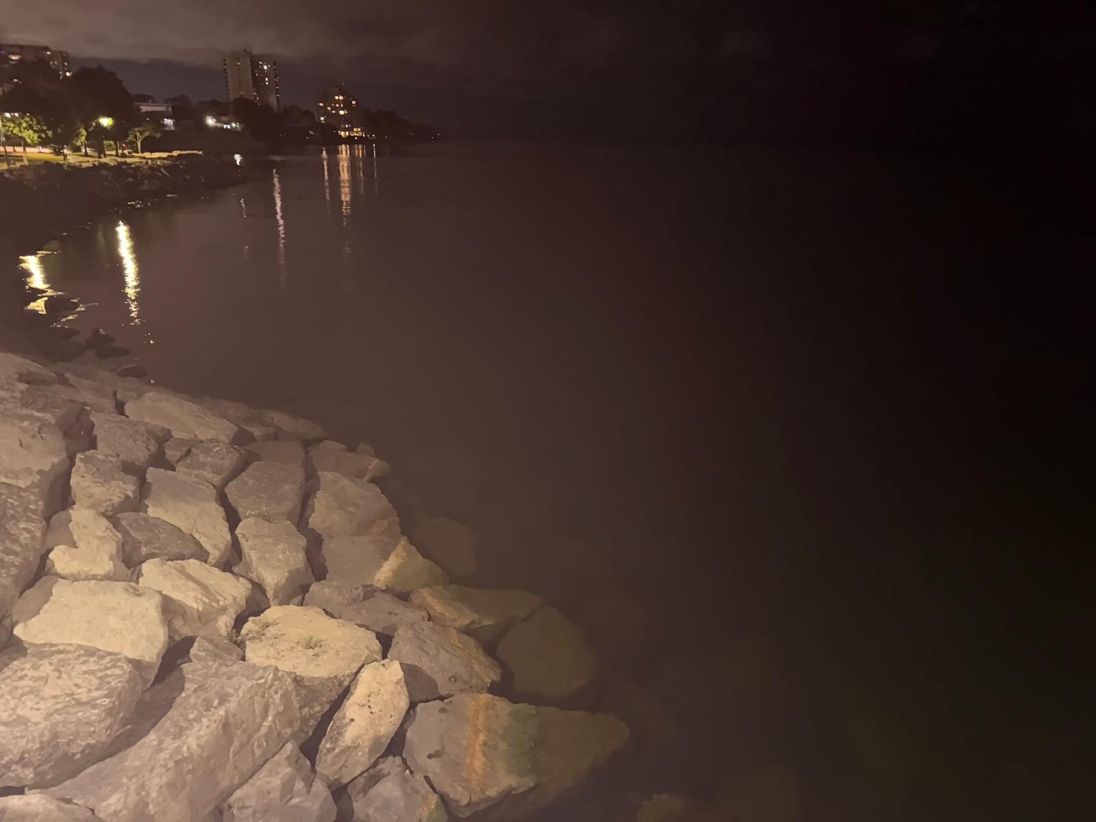 My stay at the hotel, the best moment is the water front. People are walking until late night, even after midnight.