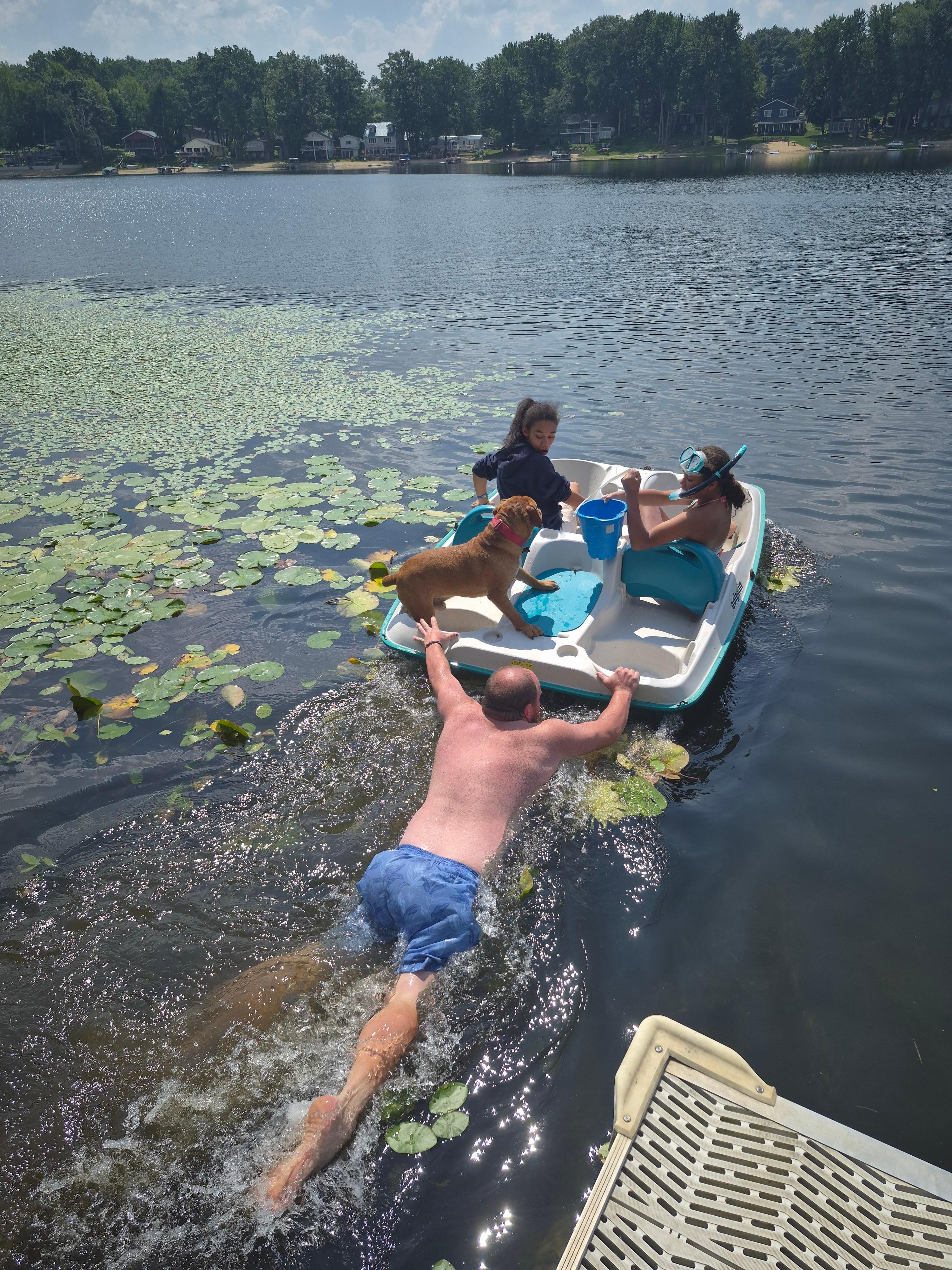 Beach and lake beautiful,plenty of kayaks too.
