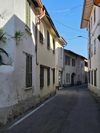 Quiet neighborhood...