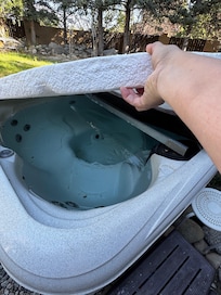 Hot rub - cover broken. Dirty