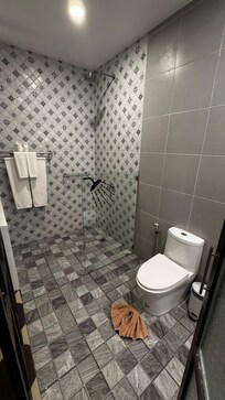 the upgraded bathroom we had to pay for. nice bathroom.