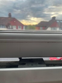 Window impossible to close and lock