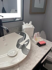 Funky Kohler sink and make up “eraser” soap! So fun! 🫧🖤