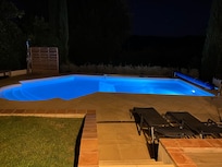 Piscine éclairée
