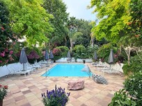 Garden area, great for bird watching