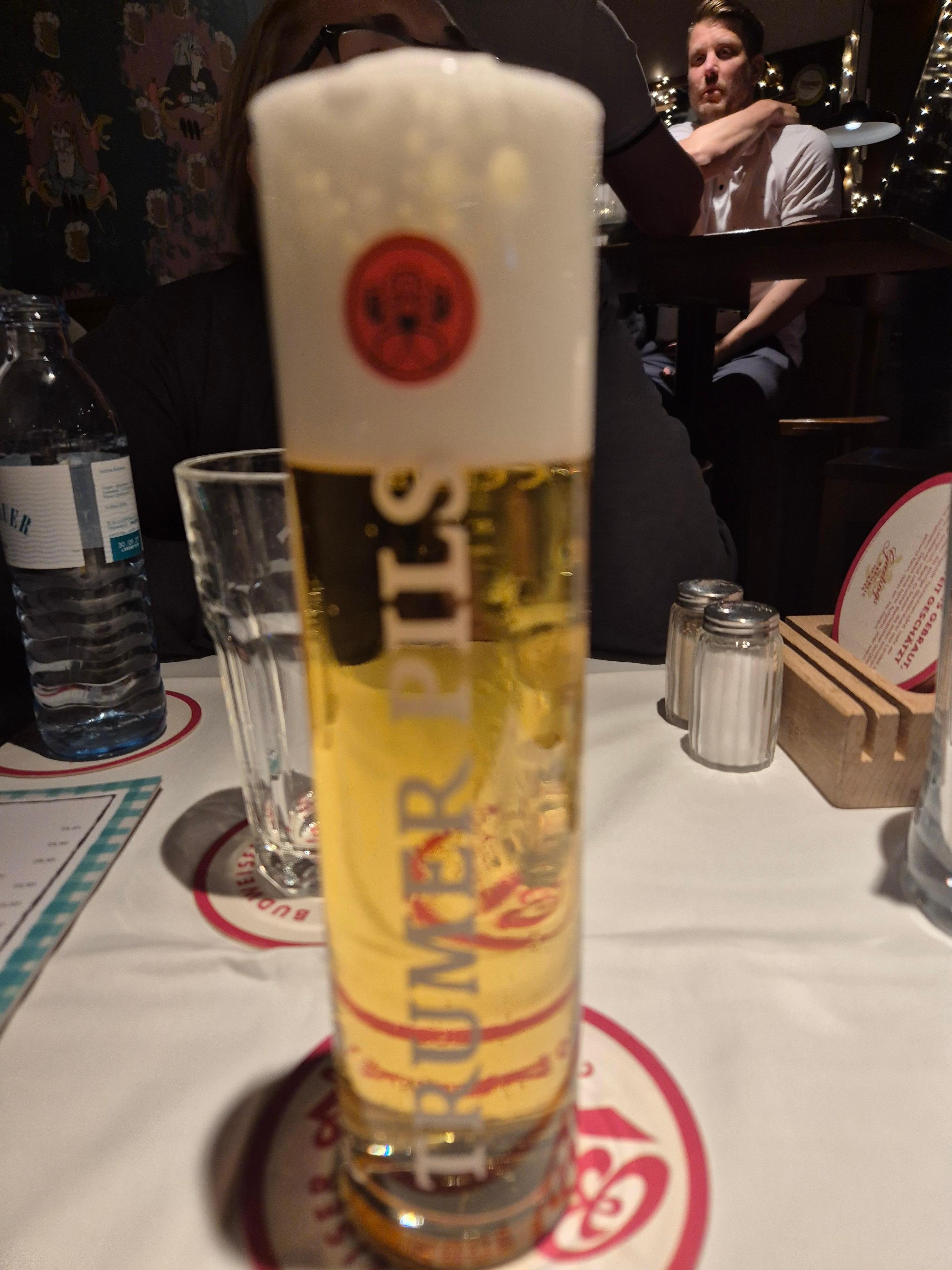 Krakra, restaurant runt hörnet