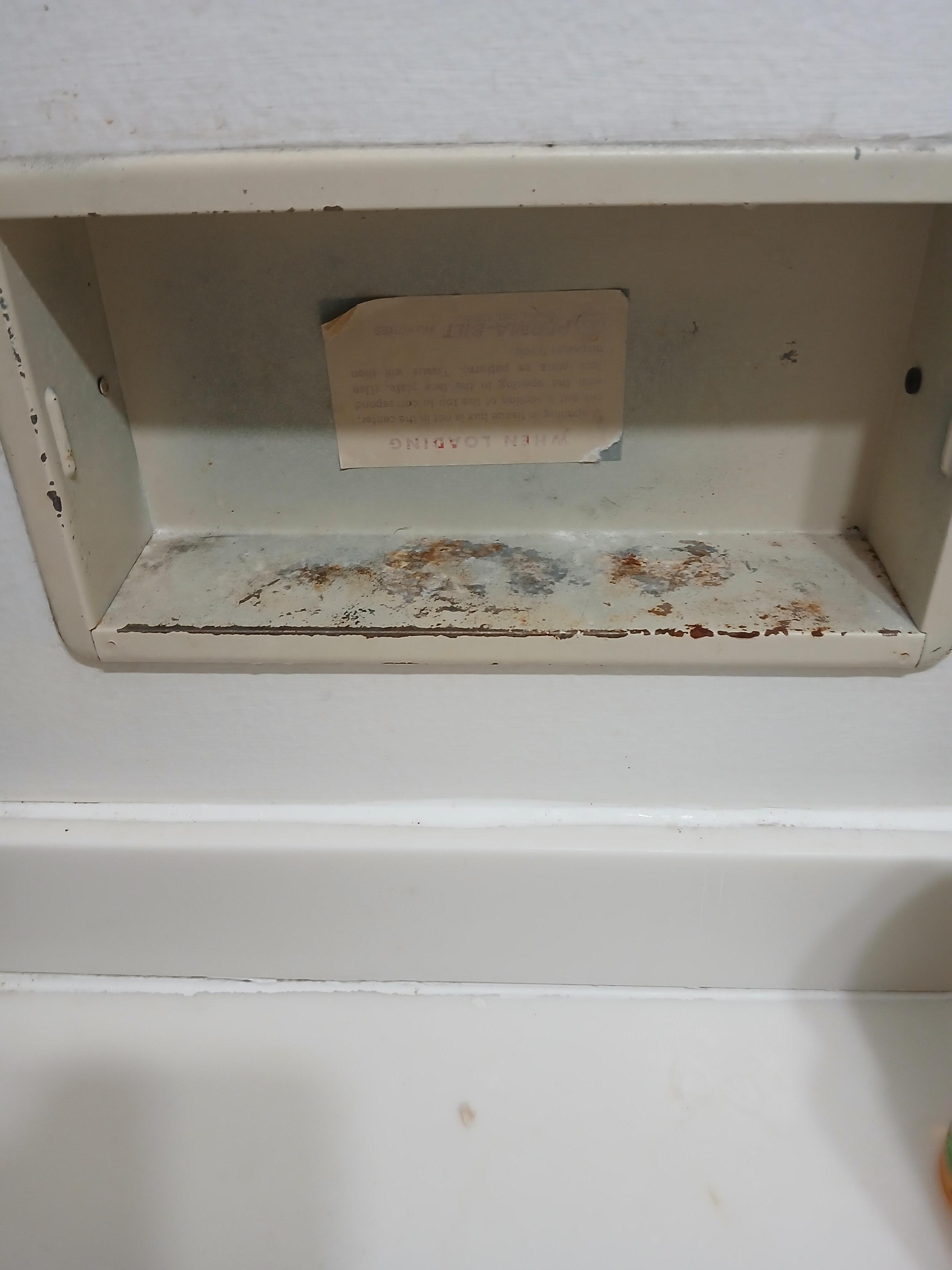 Worn bathroom tissue holder, no tissues 