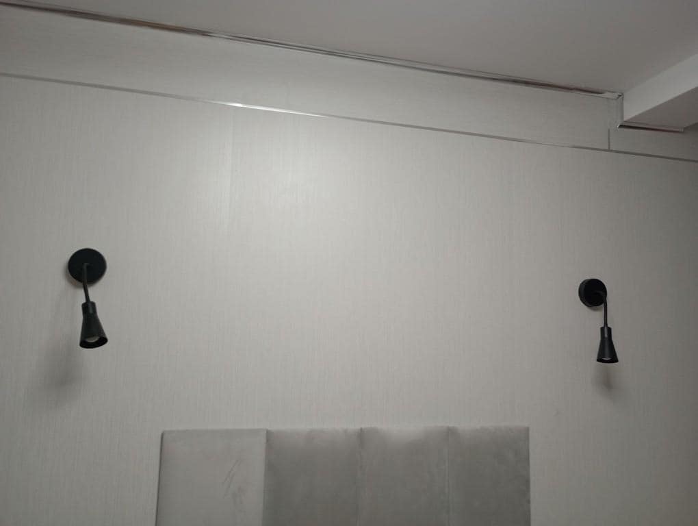 BOTH wall lights above bed did not work
