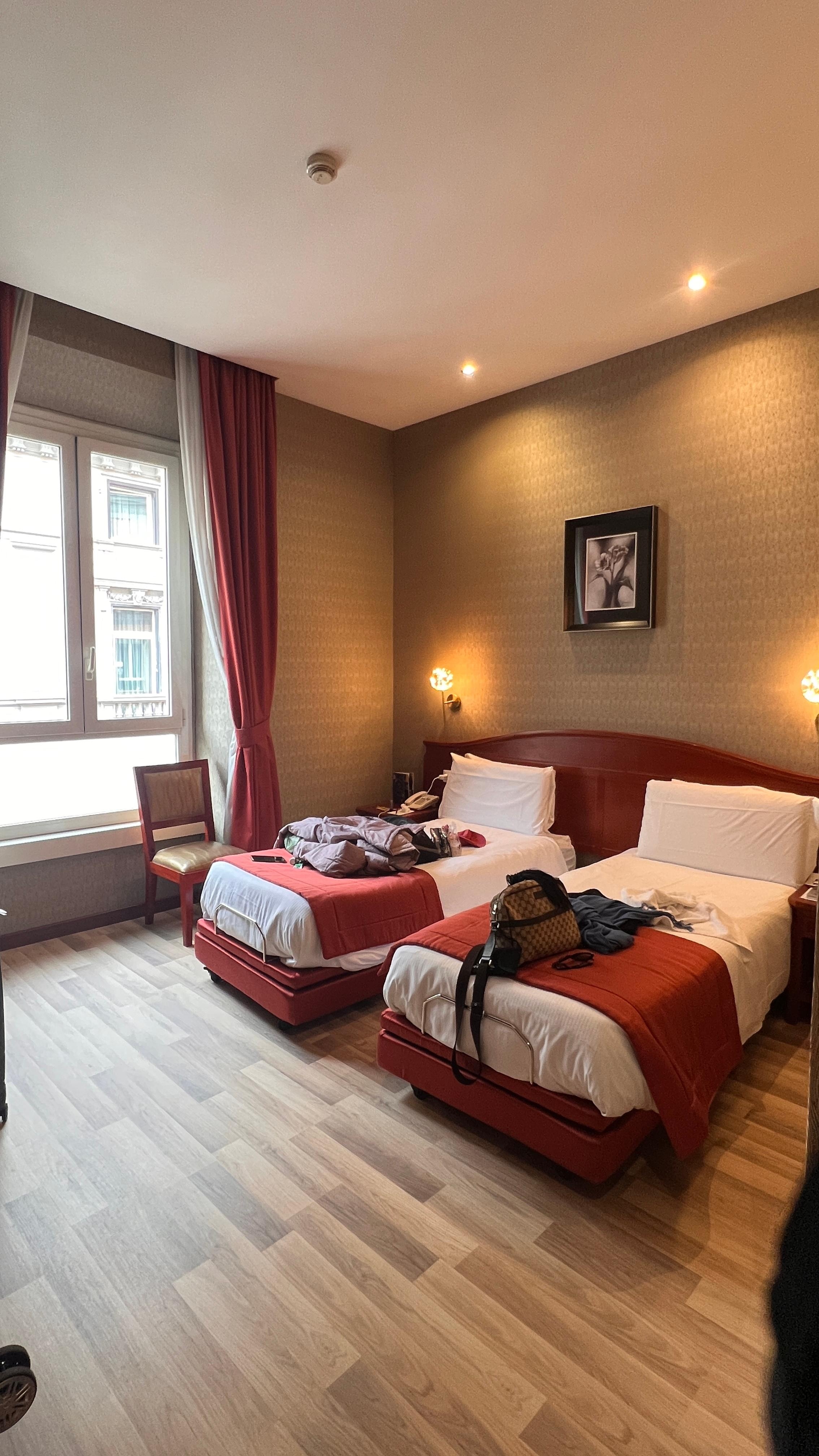 Quarto bem espaçoso e limpo