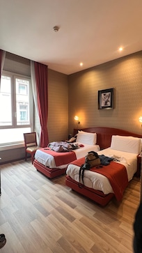 Quarto bem espaçoso e limpo