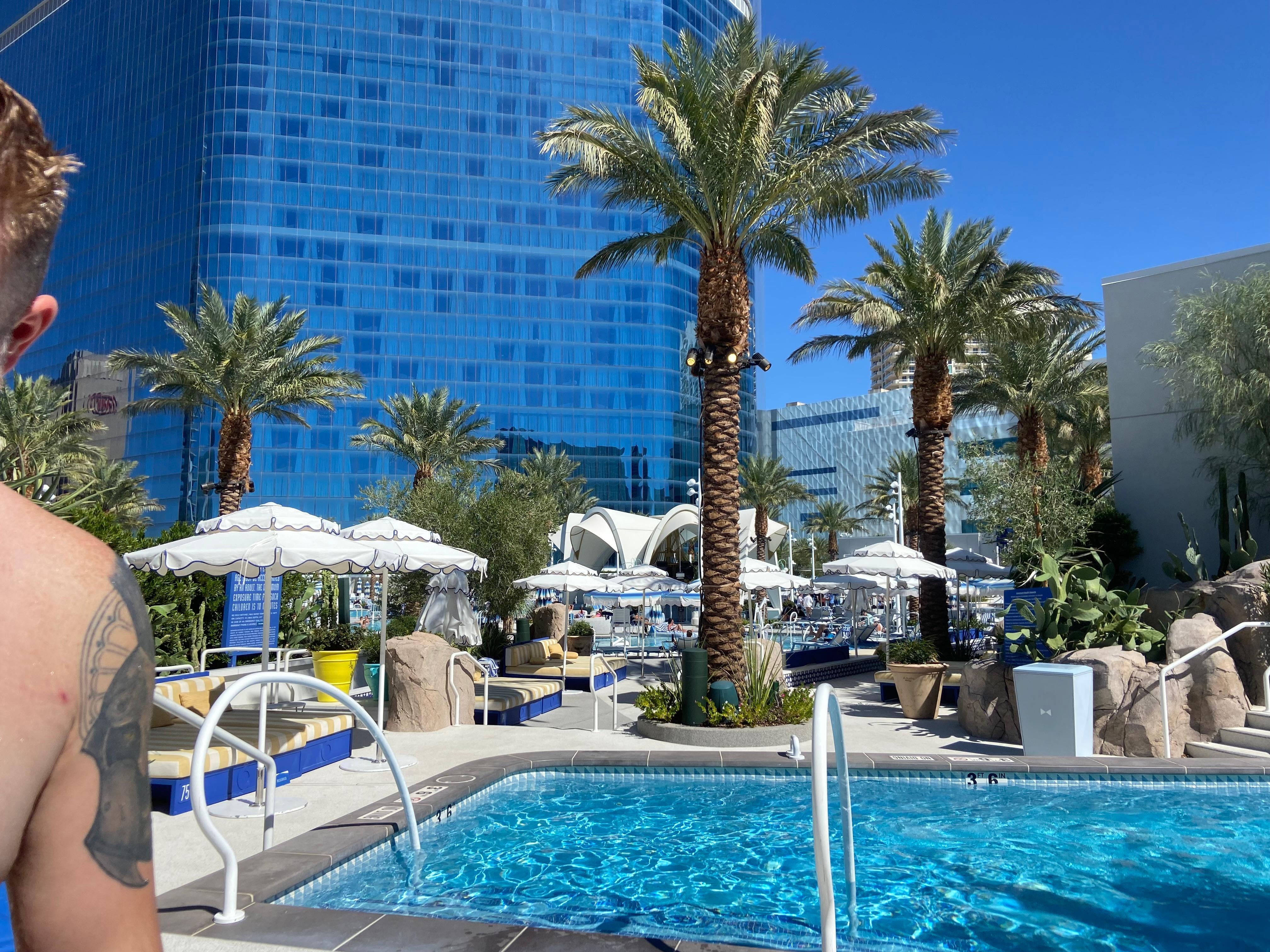 Pool area, poor on wait staff. Could not get anyone’s attention to order.