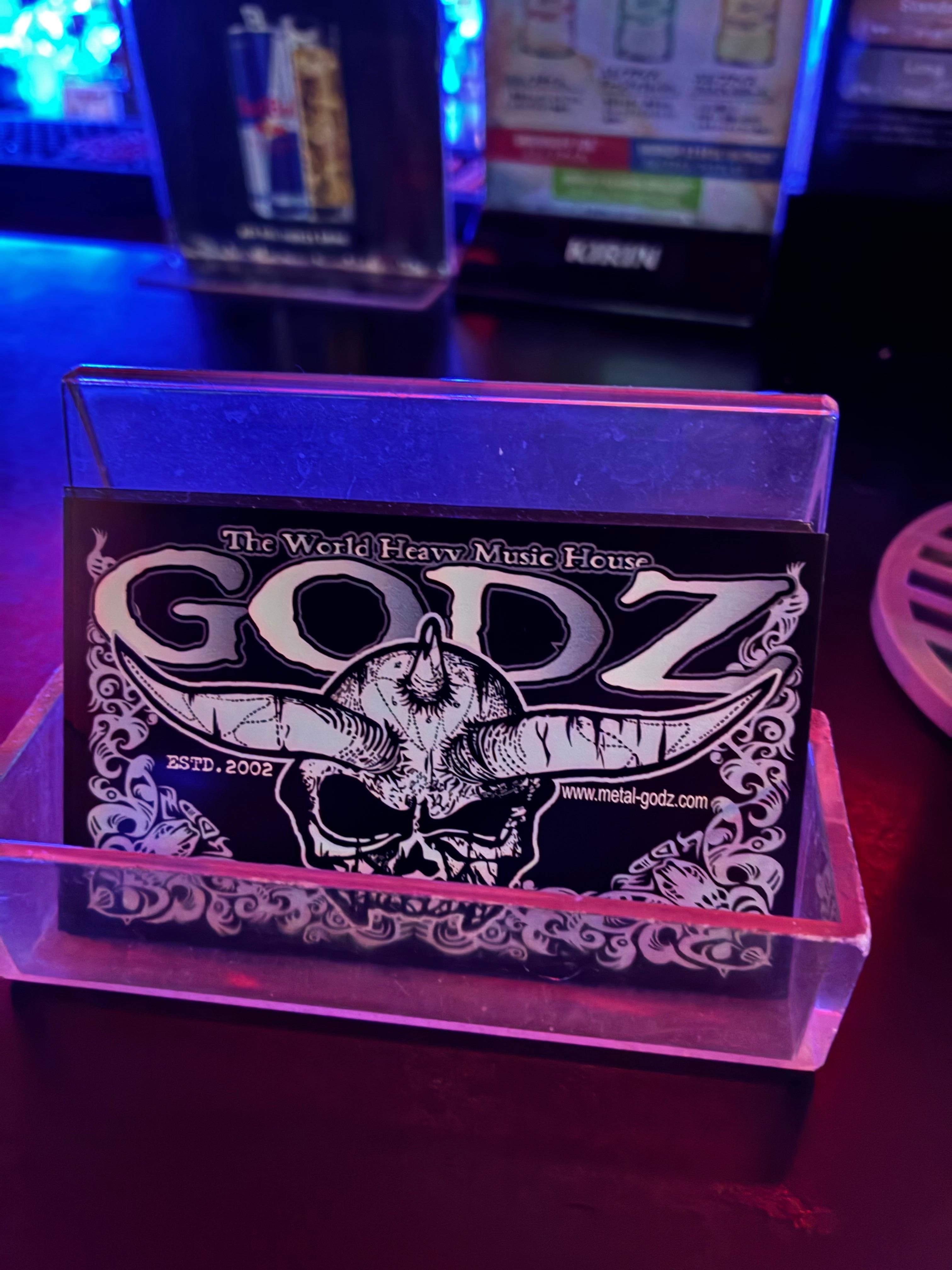 ホテルからメタルバーGODZ近い