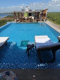 Poolen på takterassen