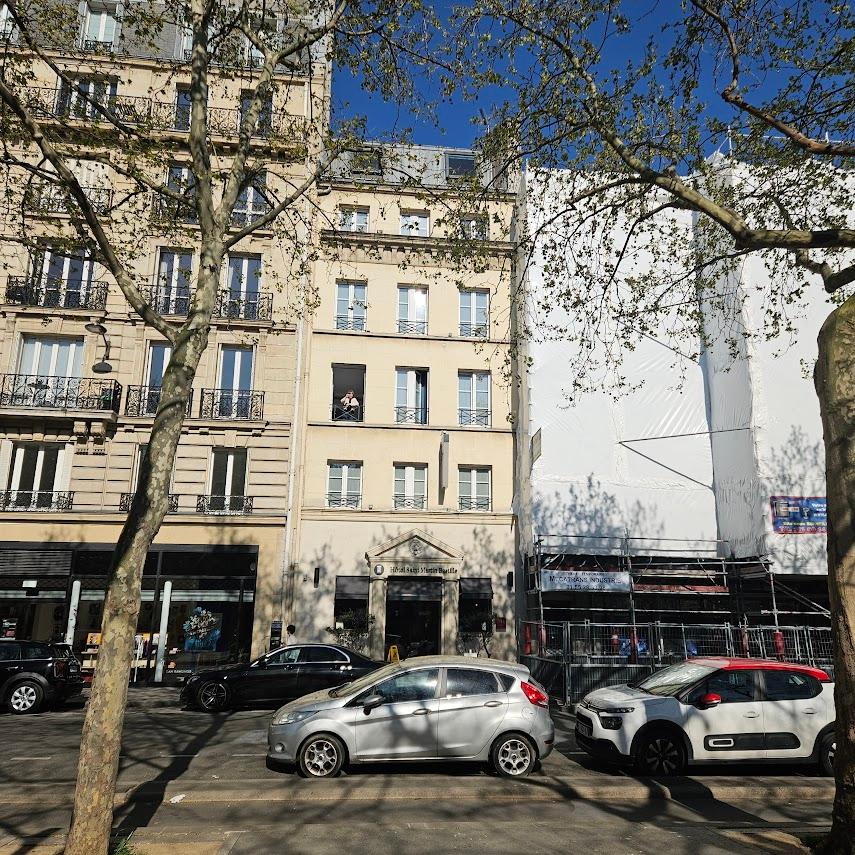 The view of the hotel from the boulevard