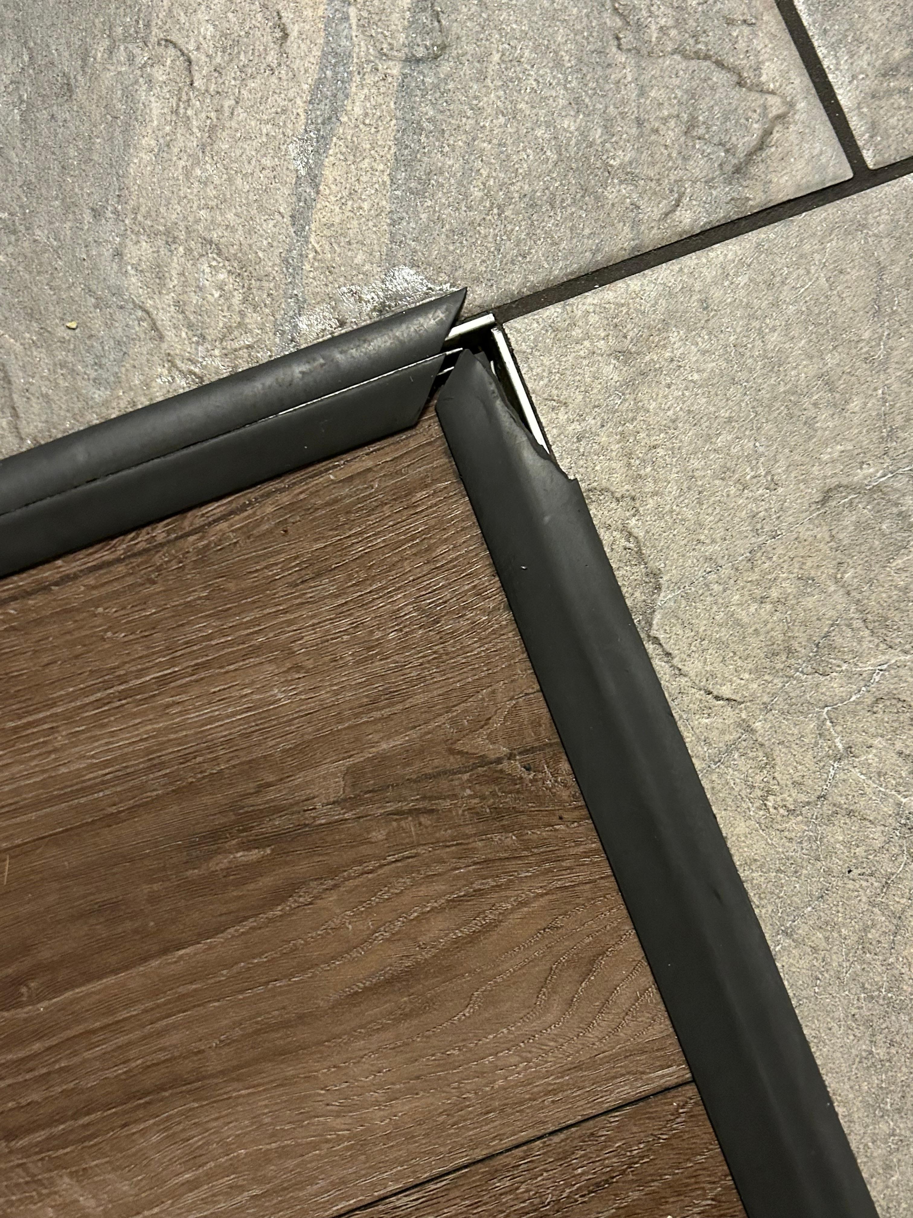 Cracks on the floor transitions 