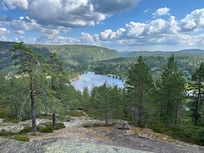 Blick vom naheliegendem Berg auf die Umgebung