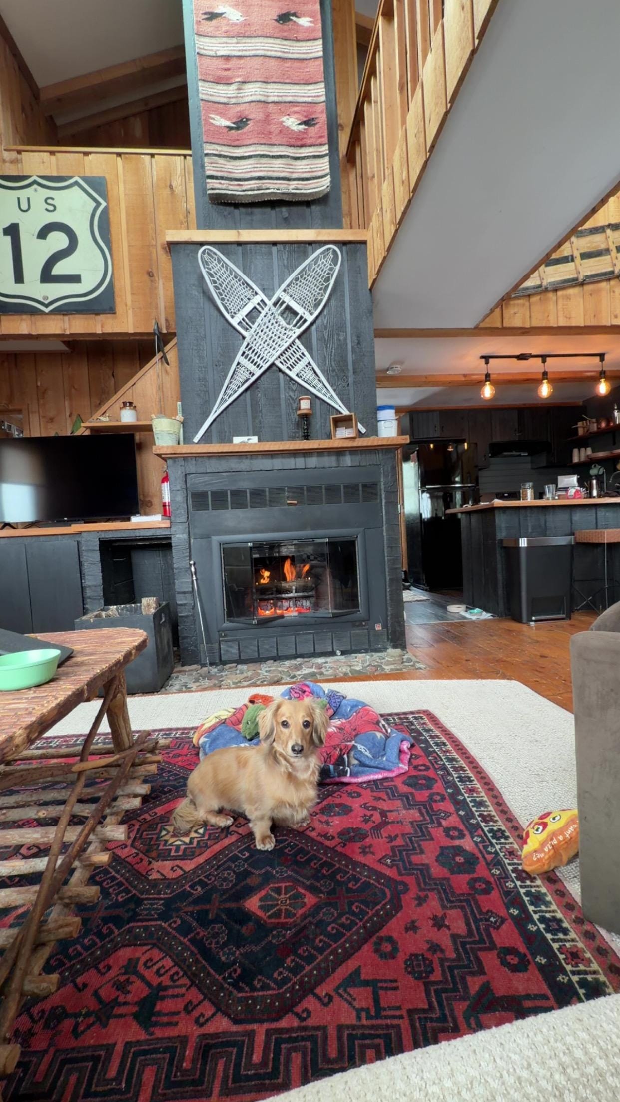 Fell in love with the fireplace. The three of us spent the majority of our stay soaking in the warmth and cozy atmosphere. 