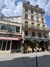 Direct view from Main Street entrance