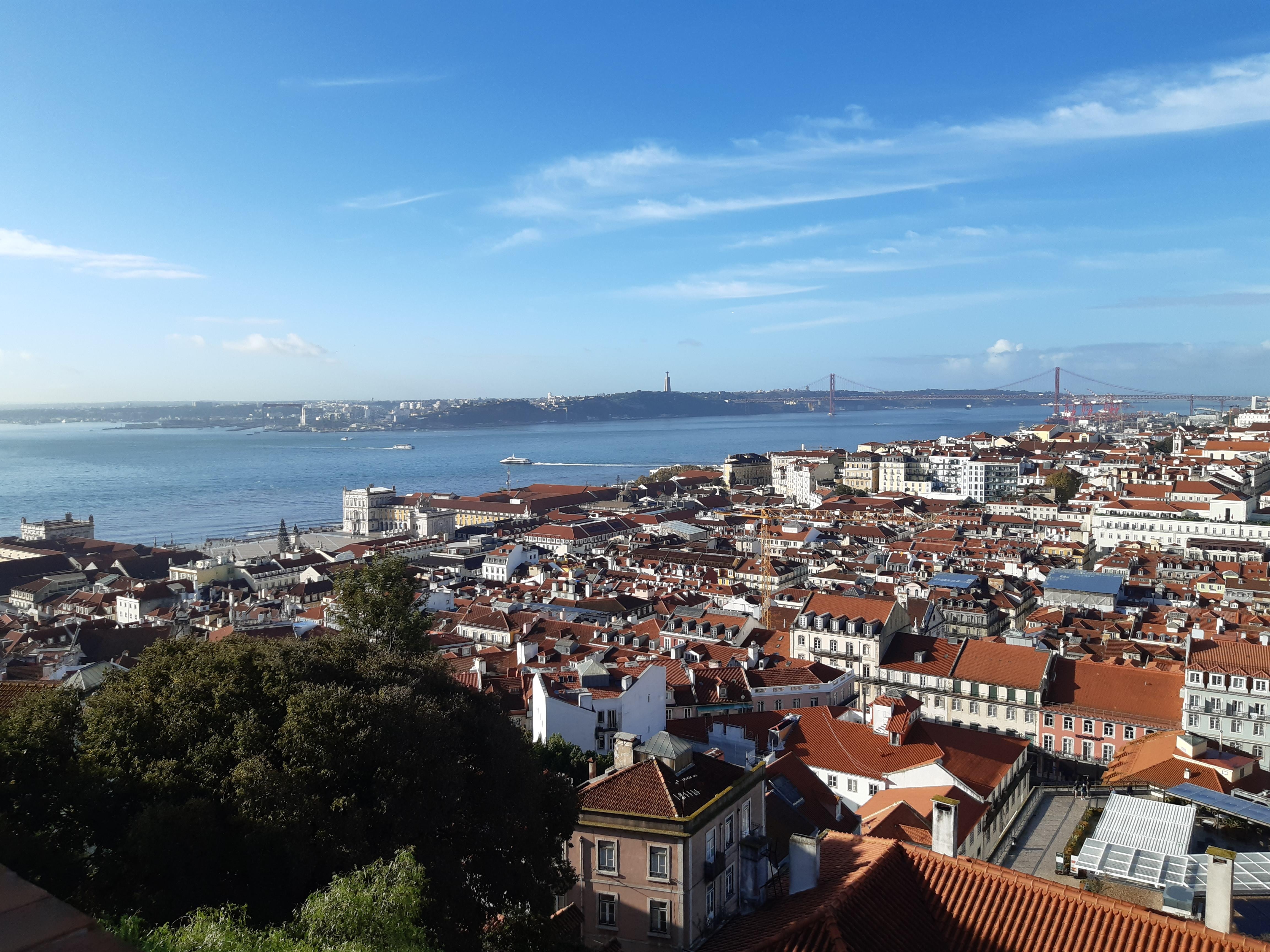 Gå ikke glip af et besøg på borgen. Her er en fantastisk udsigt over hele byen. 