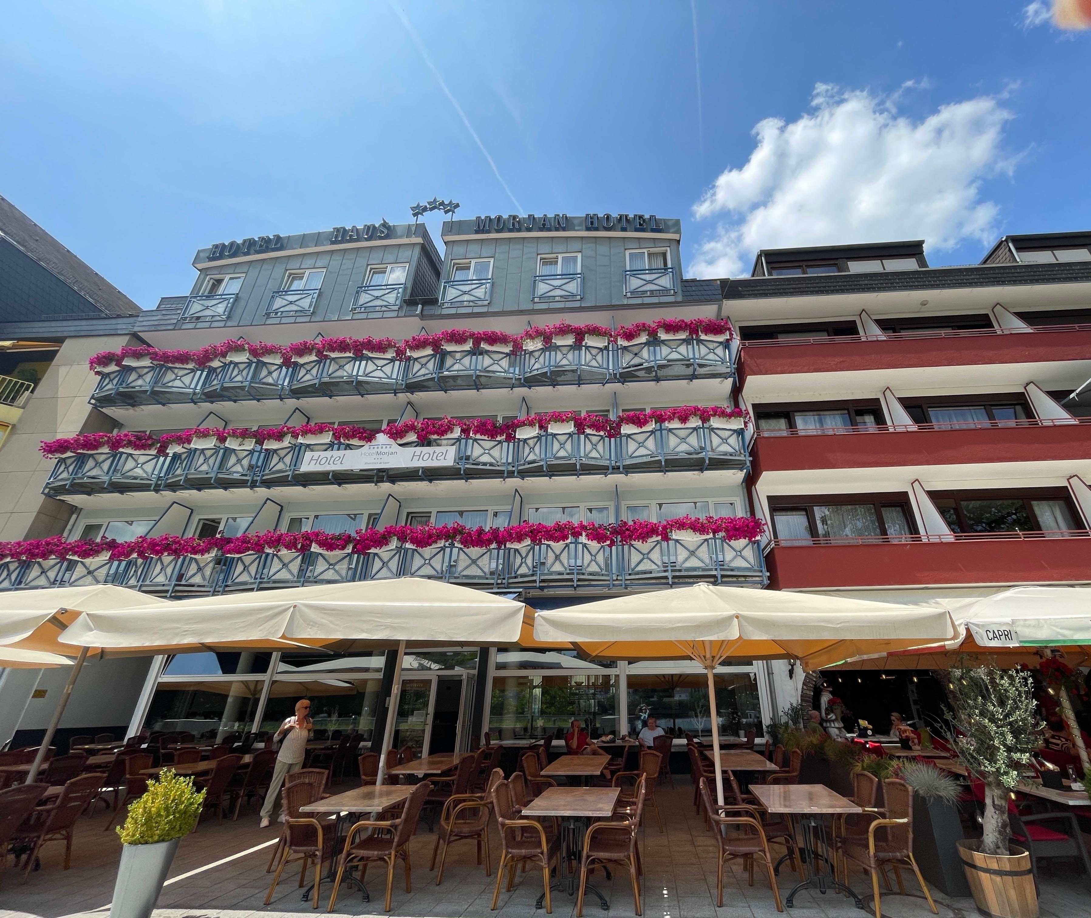 Terrasse bar à vin et terrasse déjeuner