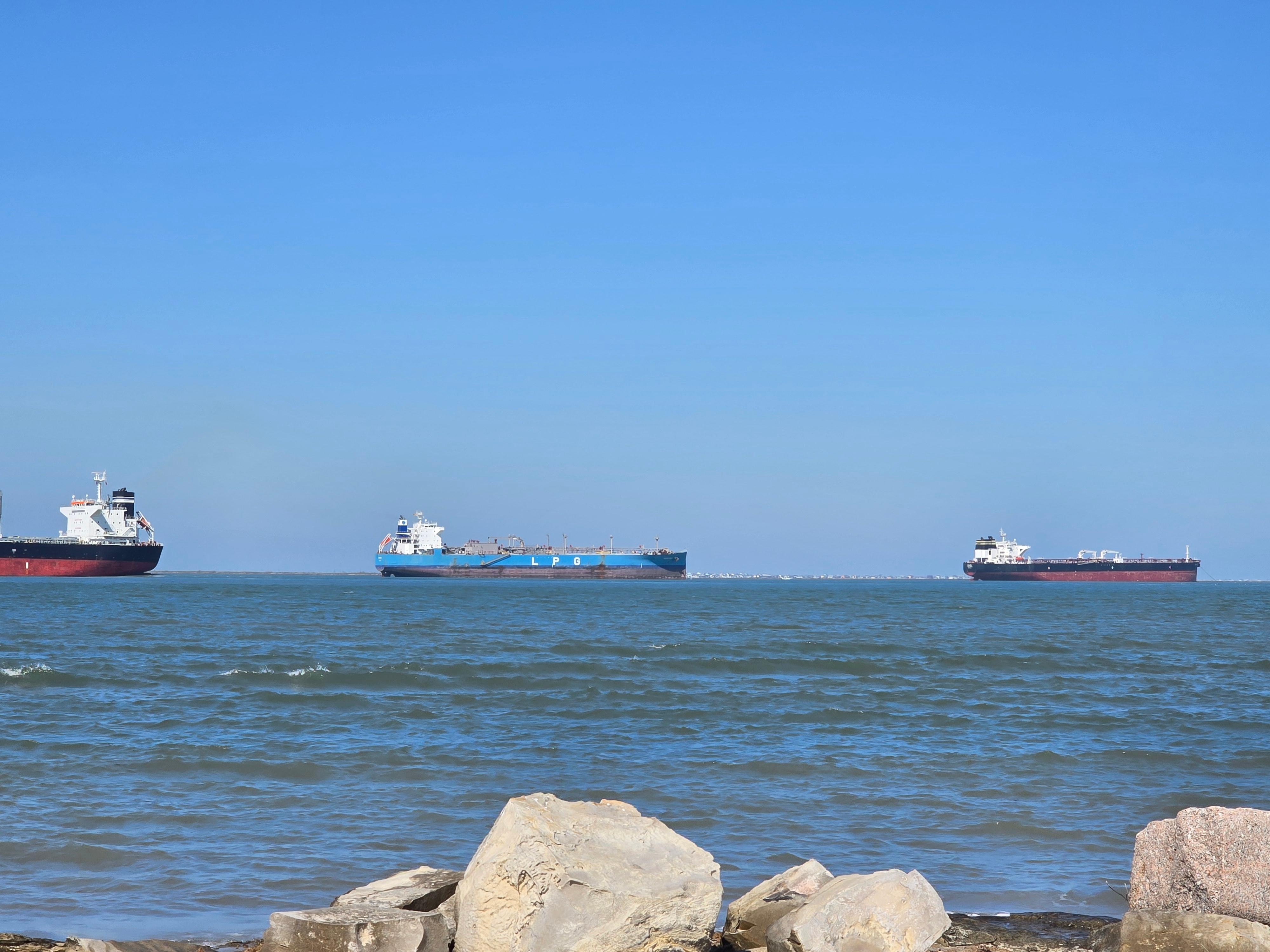 Boats coming into port 