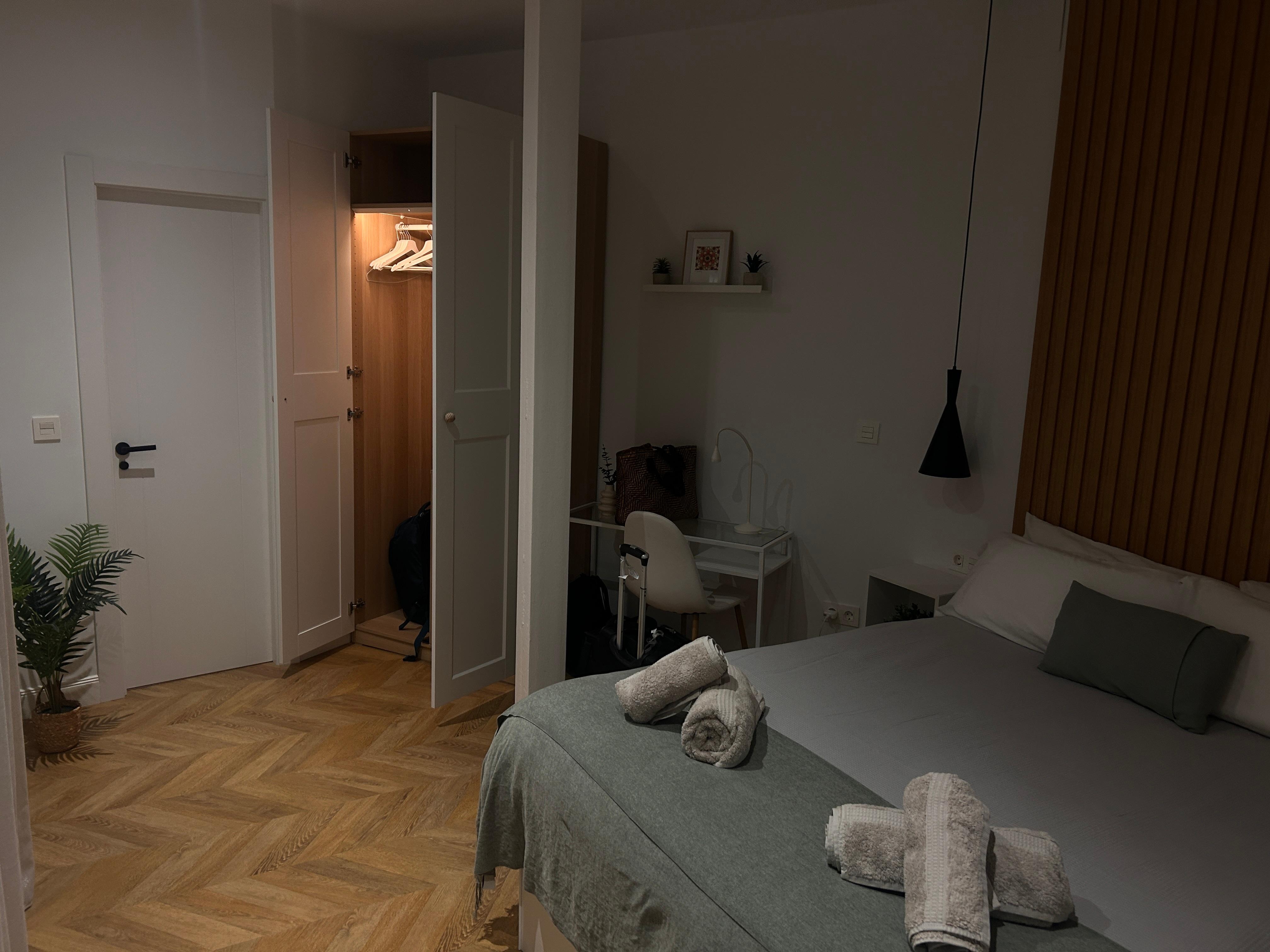 Small bed. Listings said it was a King. I asked why it was listed wrong and she replied it is adequate for two persons. 