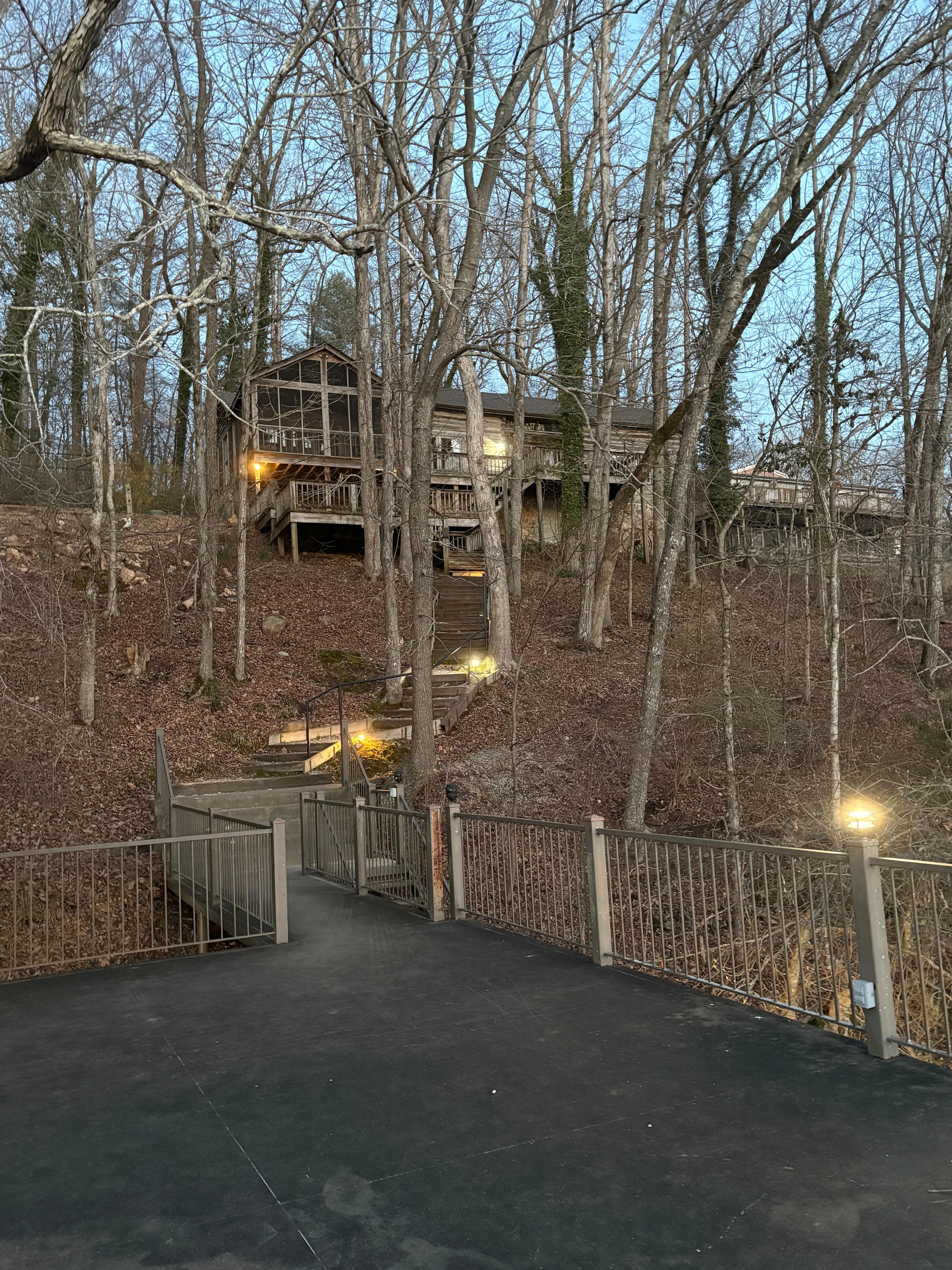 A beautiful and safe space. We felt safe outside even as and after the sun went down. 